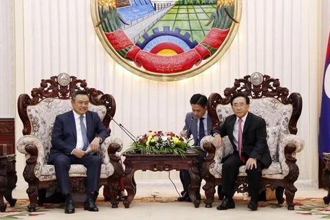 老挝总理高度评价万象与河内两国首都的合作
