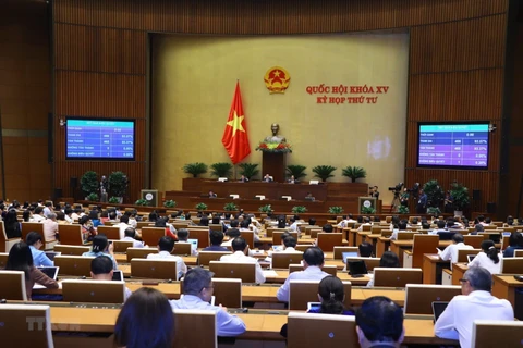 越南第十五届国会第四次会议通过关于2023年经济社会发展计划的决议