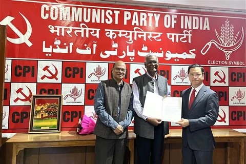 越南共产党与印度共产党愿在多边论坛上保持积极配合