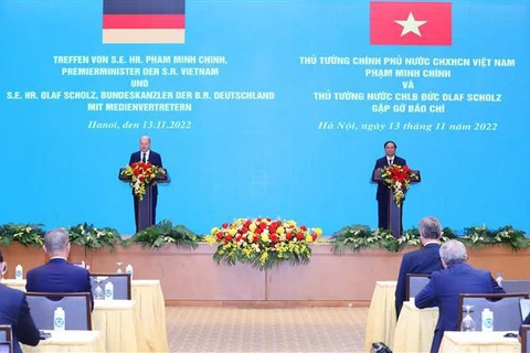 越南政府总理范明政和德国总理会见记者