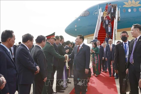 越南国会主席王廷惠开始对柬埔寨进行正式访问并出席AIPA-43 