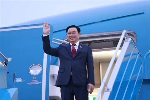 越南国会主席王廷惠启程出席第43届东盟议会联盟大会并对柬埔寨和菲律宾进行正式访问
