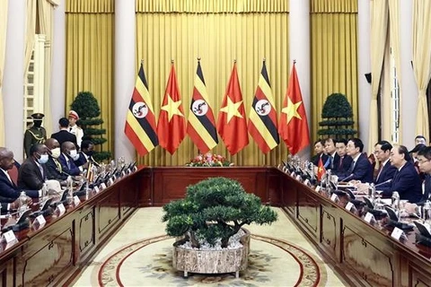越南国家主席阮春福与乌干达总统举行会谈