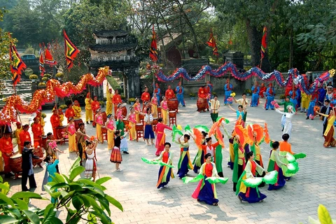 从民族服饰多姿多彩看越南文化多样性