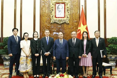 越南国家主席阮春福会见前来辞行拜会的智利驻越南大使