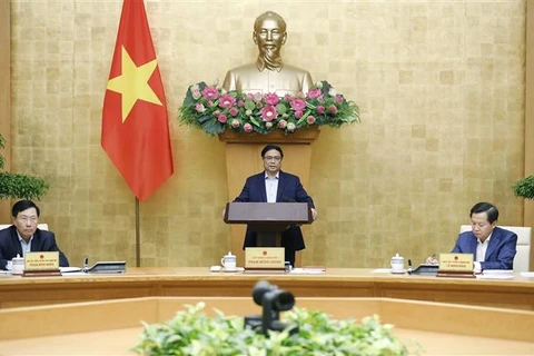 范明政总理主持召开政府11月份例行会议