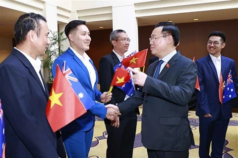 越南国会主席王廷惠与在澳越南人社群代表会面