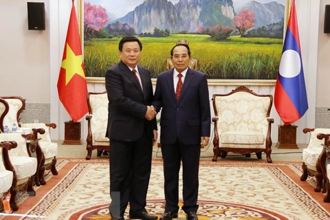 胡志明国家政治学院院长阮春胜对老挝进行访问