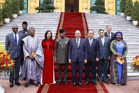 国家主席阮春福会见尼日利亚副总统耶米·奥辛巴乔