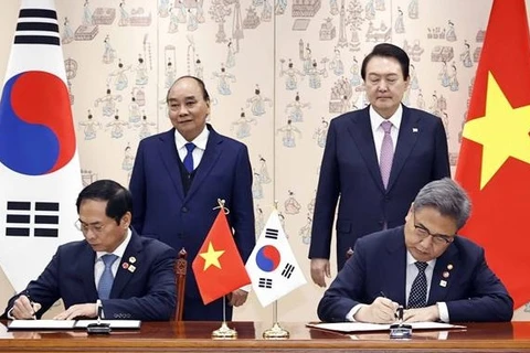越南外交部部长裴青山：越韩两国在各领域的合作关系蓬勃发展