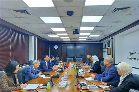 越南外交部副部长范光校访问约旦
