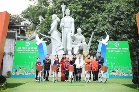 2022年自行车友好之旅推广河内“致力于和平城市”的形象