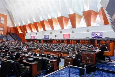 马来西亚下议院通过临时财政预算案