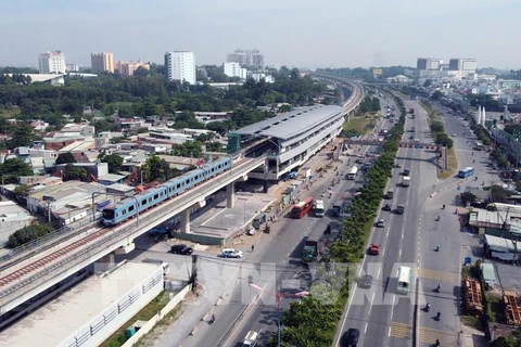 胡志明市轻轨1号线试运高架段9公里
