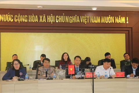 促进越南广宁芒街与中国广西东兴国际口岸的互联互通和贸易往来