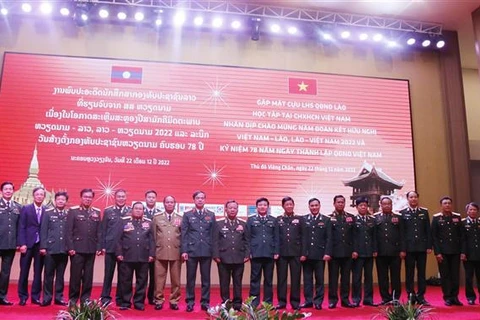 越老建交60周年：在越老挝往届军事毕业生见面交流会在万象举行