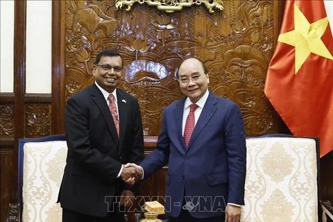 国家主席阮春福会见前来拜别的斯里兰卡和柬埔寨驻越南大使 