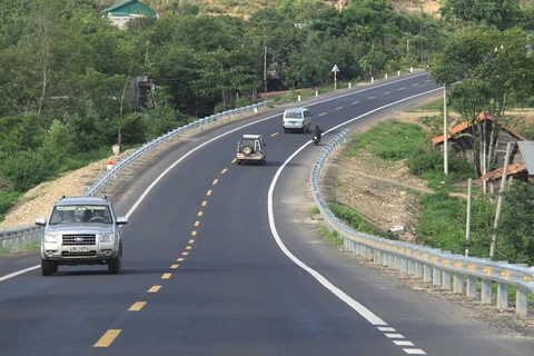 越南政府总理指示加快推进国家重点高速公路项目的建设进度