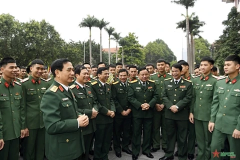 潘文江大将会见服役满期的战士