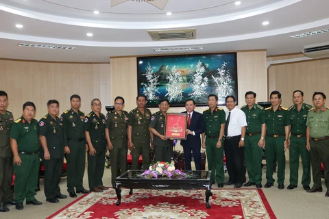 柬埔寨代表团赴越南薄辽省和西宁省开展2023癸卯年春节拜年活动