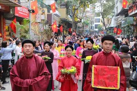 “2023年越南春节，街道春节”文化活动在河内古街举行