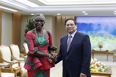 越南政府总理范明政会见国际货币基金组织副总裁安托瓦内特•萨耶
