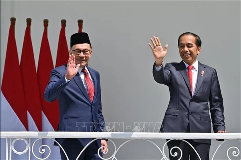 马来西亚总理重申优先发展与印尼的双边关系