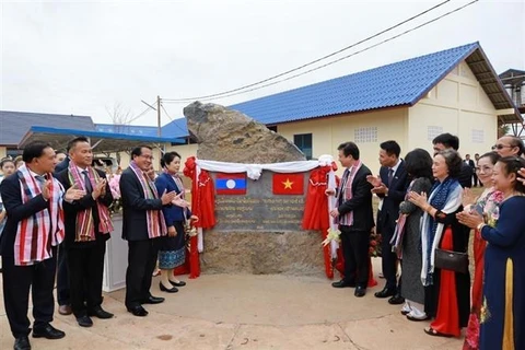 越南向老挝移交老越友谊示范高中-技工学校