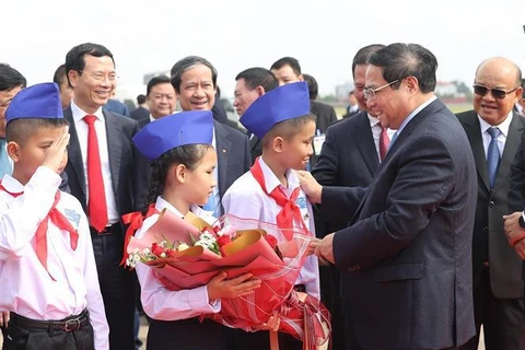  越南政府总理范明政圆满结束对老挝的正式访问