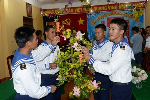 越南长沙群岛军民提早迎新春 