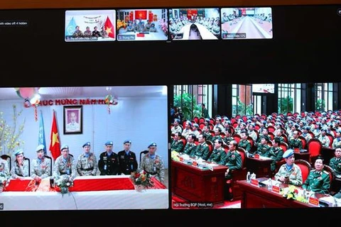越南国防部与正在执行联合国维和任务的官兵举行视频会晤