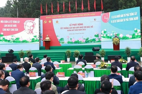 越南总理范明政启动2023年新春植树节