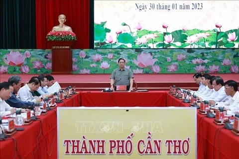 越南政府总理范明政： 高速公路早一天竣工 九龙江三角洲地区早一天受益