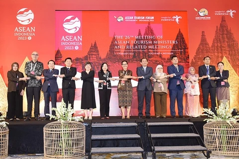 越南代表出席东盟国家旅游机构会议