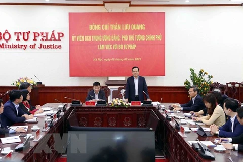 政府副总理陈流光与司法部举行工作会议
