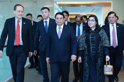 越南政府总理范明政抵达新加坡 开始访问新加坡之行