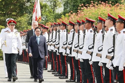 越南政府总理范明政与新加坡总理李显龙举行会谈