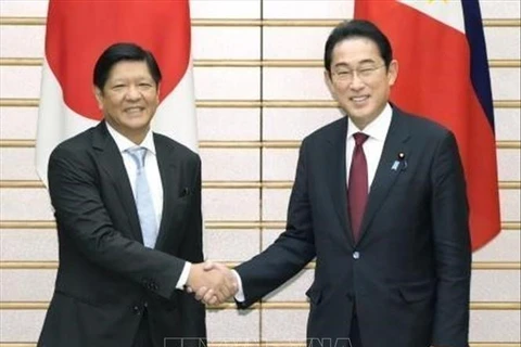 日本和菲律宾加强经济和安全领域的合作关系