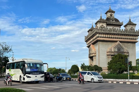 绿色转型-循环经济：老挝鼓励人们使用电动车