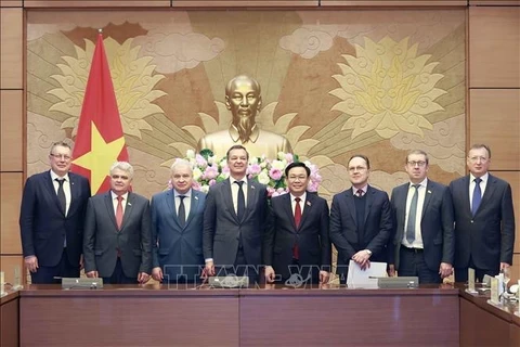 越南国会主席王廷惠会见俄罗斯联邦委员会第一副主席安德烈·亚茨金
