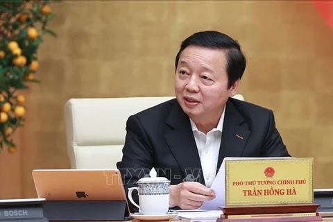 越南政府副总理陈红河会见法国开发署署长何睿欧