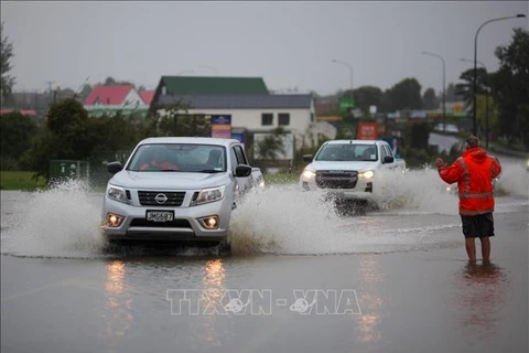 范明政就新西兰遭受飓风“加布里埃尔”影响向克里斯·希普金斯总理致慰问电