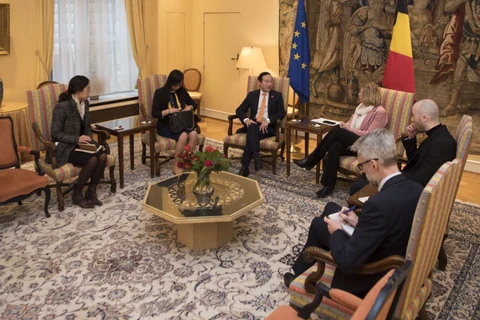 比利时众议院议长伊莲·蒂利厄会见越南驻比大使阮文草