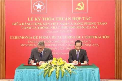 推动越南与多米尼加共和国关系不断扩大、走向深入和务实