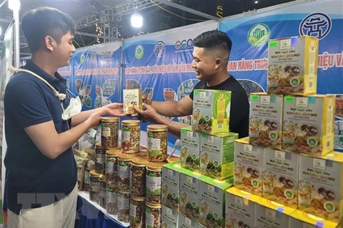 越南消费者愿意掏出更多的钱来购买国产优质产品