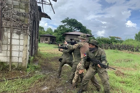 菲律宾和美国举行联合军事演习