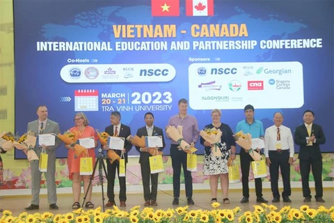 越南与加拿大促进在职业培训与教育领域的可持续伙伴关系