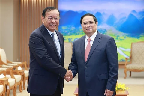 越南政府总理范明政会见柬埔寨副首相兼外交与国际合作部大臣布拉索昆
