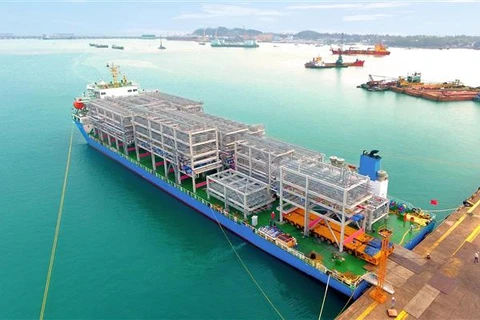  斗山越南向新加坡出口首批1200吨组件