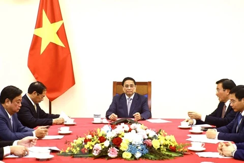 越南政府总理范明政同中国国务院总理李强通电话